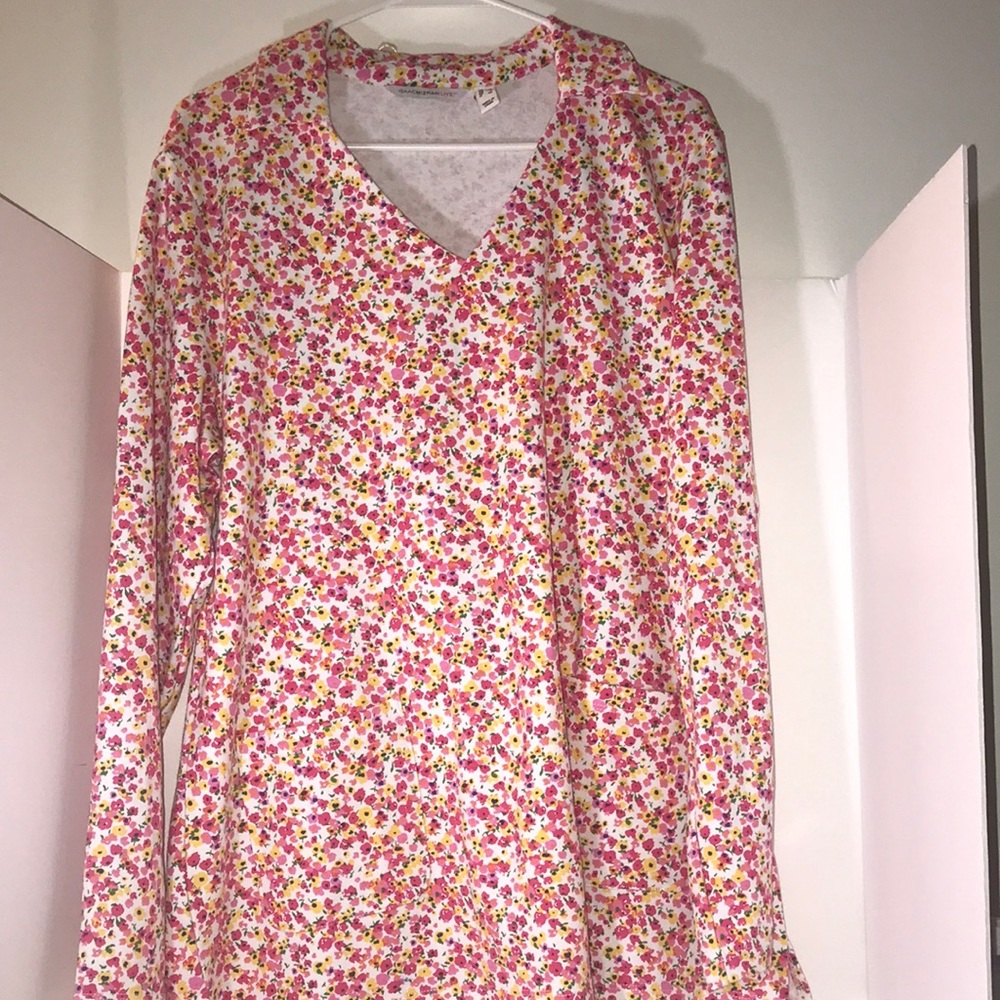 lsaac Mizrahi long sleeve top size large v neck collar pocket front pink ye…